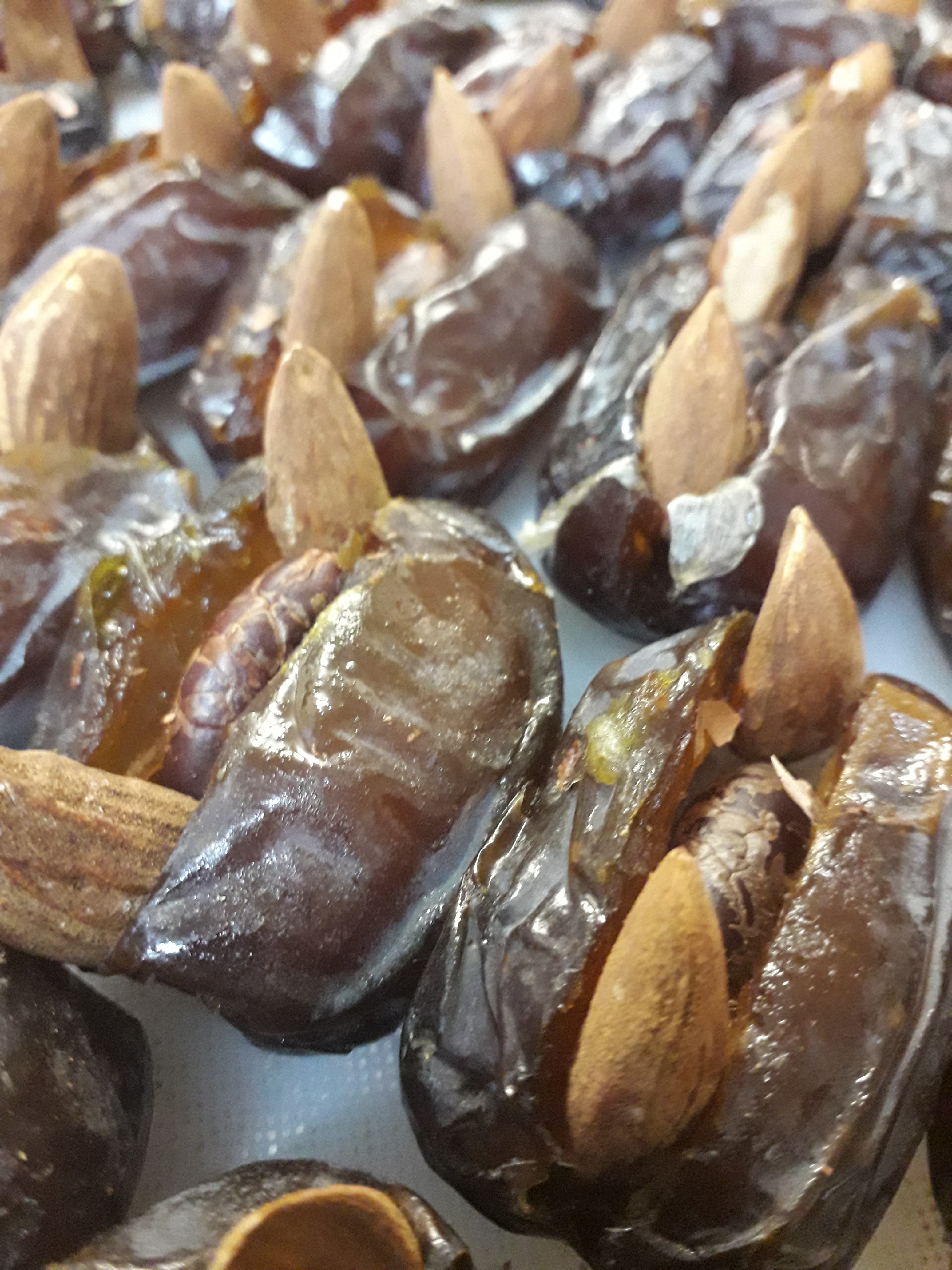 Stegos : Medjool Dates with Cocoa Bean and Almonds (vegan)